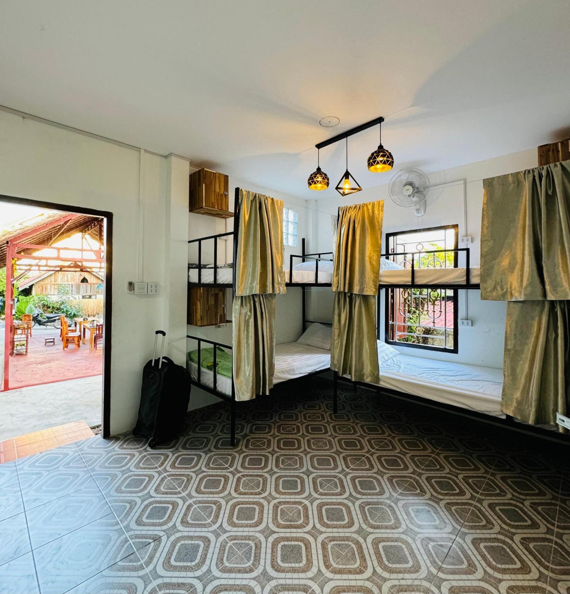 Sabai Sabai Backpackers Hostel หลวงพระบาง ภายนอก รูปภาพ